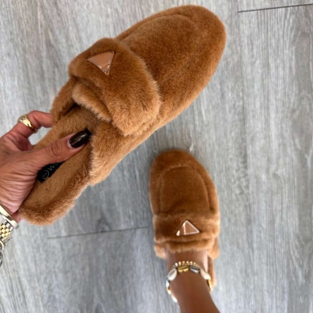 Wild Diva Tan Fuzzy Loafers